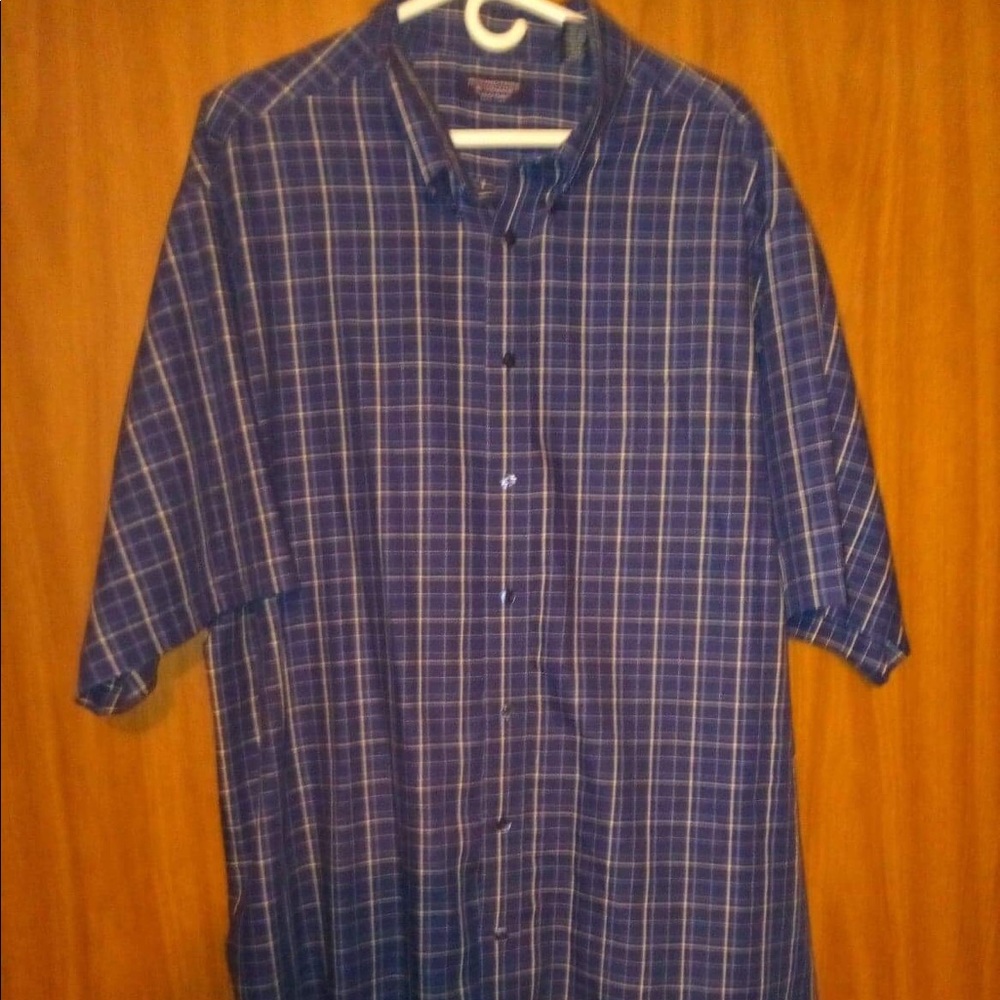 Short sleeve button down